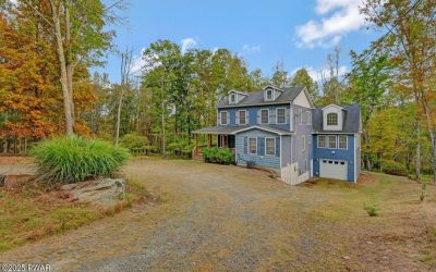 Custom-Built Masthope Chalet for Sale – 204 Westcolang Road