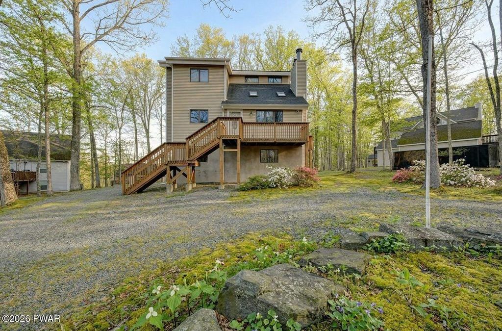 Masthope Contemporary Home for Sale – 258 W Lakeview Road