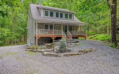 Beautiful Masthope Mountain Cul-de-sac Home For Sale – 113 Oriole Place